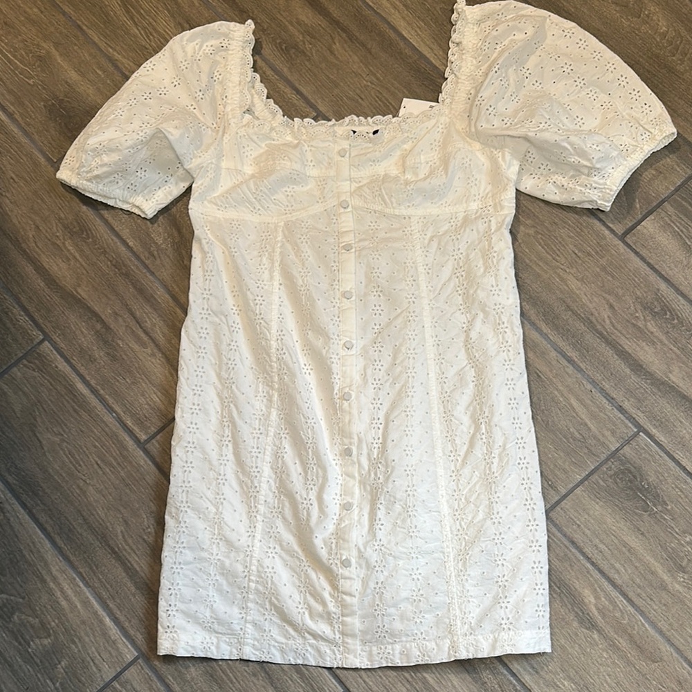 GAP Women’s White Eyelet Puff Sleeve Dress. Size Large